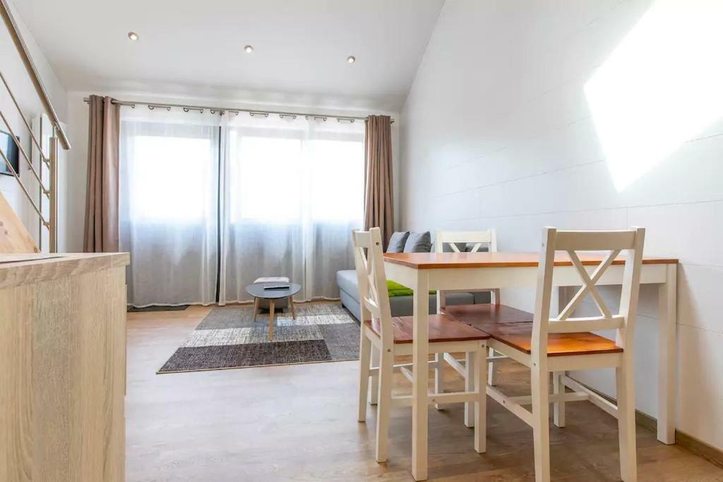 Domaine Des Ecuries - Appartements Meubles A Талуар Екстериор снимка